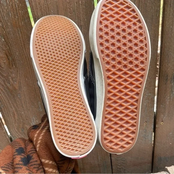 VANS Women’s Mismatched Black White Old Skool Sneakers Classic Size 6 - Picture 11 of 11